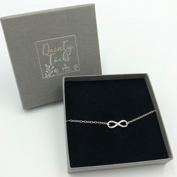 Sterling Silver Minimal Infinity Necklace / 925 Silver Choker / Everyday Jewellery / Personalised gift for her/ Bridesmaid Gift for wife