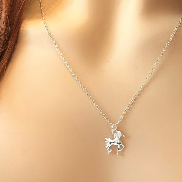925 Sterling Silber Pferd Pony Charm Halskette / Tier Reiter Anhänger / Geschenk für die Tochter eines kleinen Kindes / personalisierte Geschenknachricht