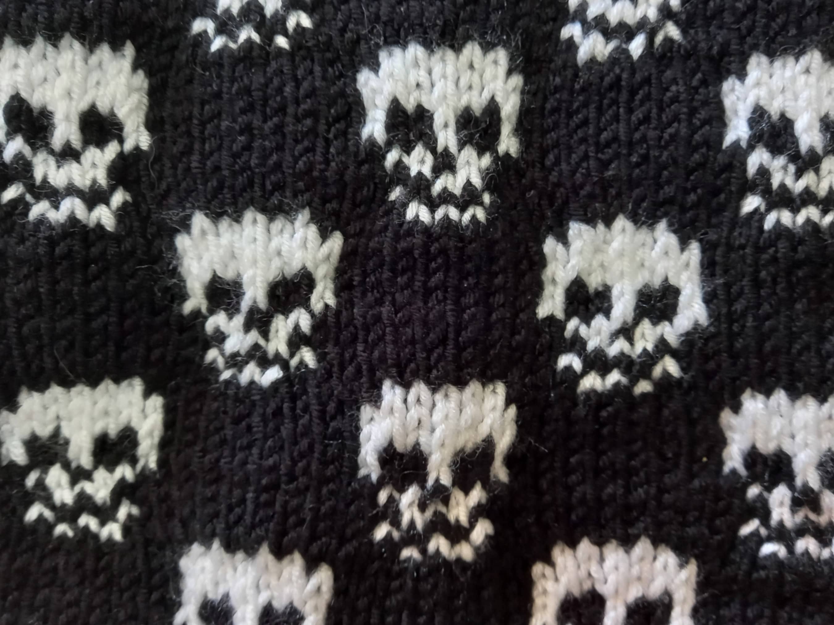 Hundepullover Mit Totenkopf-Muster – Größe M, 35,6 Cm Rückenlänge, 100% Acryl, Für Halloween & Winter