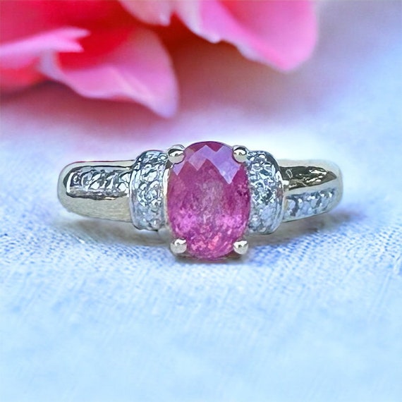 14K yellow gold oval lock with front design Gem