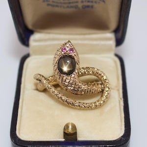 Vintage 18k Yellow Gold Snake Ring with Black Star Sapphire & Ruby Eyes | Size 7.5