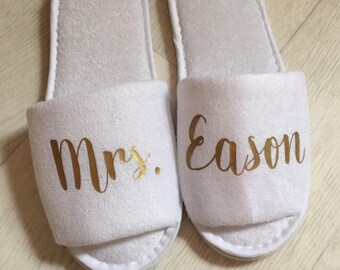 Personalised Slippers, wedding, Bride to be, White, spa slippers, hen party, bridesmaid, maid of honour, open toe, personalized, towel