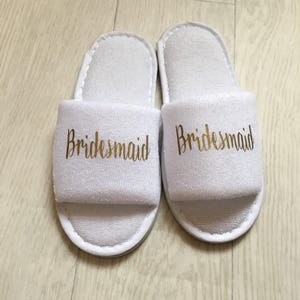 Gepersonaliseerde kinderslippers, bloemenmeisje, bruidsmeisje, bruiloft, bruid, wit, spa-slippers, bruidsmeisje, gepersonaliseerd, handdoek, baby, kinderen afbeelding 9