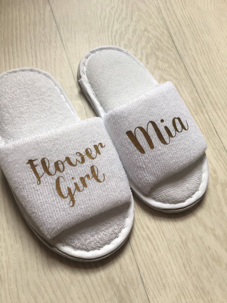 Gepersonaliseerde kinderslippers, bloemenmeisje, bruidsmeisje, bruiloft, bruid, wit, spa-slippers, bruidsmeisje, gepersonaliseerd, handdoek, baby, kinderen afbeelding 7