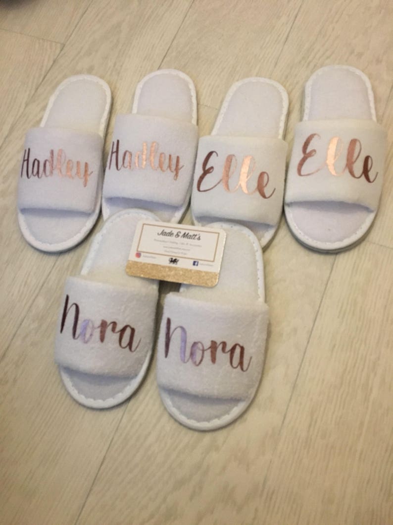 Gepersonaliseerde kinderslippers, bloemenmeisje, bruidsmeisje, bruiloft, bruid, wit, spa-slippers, bruidsmeisje, gepersonaliseerd, handdoek, baby, kinderen afbeelding 10