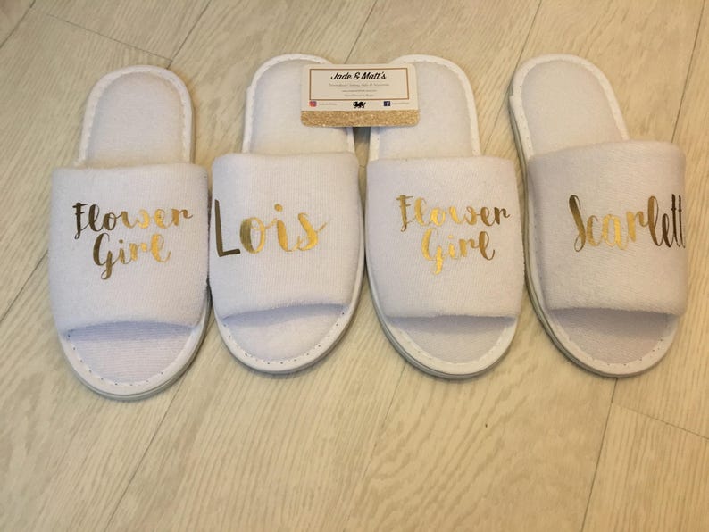 Gepersonaliseerde kinderslippers, bloemenmeisje, bruidsmeisje, bruiloft, bruid, wit, spa-slippers, bruidsmeisje, gepersonaliseerd, handdoek, baby, kinderen afbeelding 2