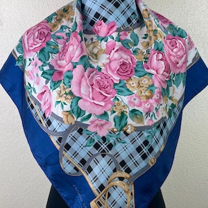 Freeshipping Christian garets silk Scarf vintage scarves  floral  Size 34 inches Sz 1842
