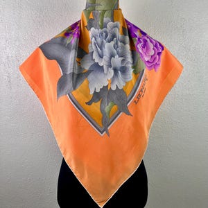 Freeshipping Vintage Leonard Scarf floral design Size 34 inches Sz 1829