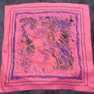 Freeshipping Vintage Thai silk Scarf design Size 34 inches Sz 1830