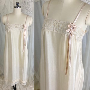 Vintage 1910&#39;s - 1920&#39;s Chemise - Ivory Silk with Floral Cotton Lace & Pink Silk Ribbon Floral Adornment - Size S, M