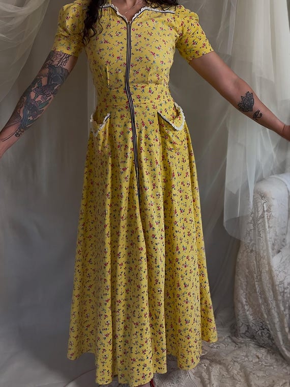 Vintage 1940's Dressing Gown | Sunny Yellow Cotton with Red Ditsy Floral Print | S