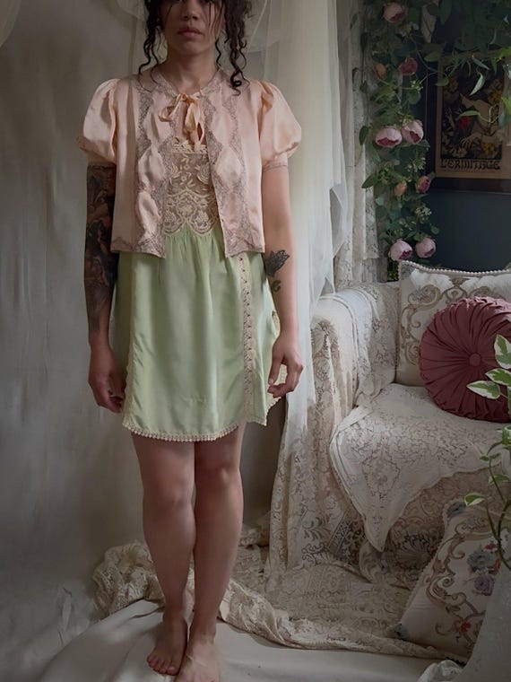 Vintage 1930's Bed Jacket - Antique Rose Pink Silk Satin with Warm Nude Lace Appliqués | S, M