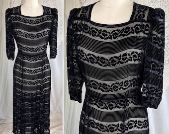 Vestido vintage de los años 30 - Terciopelo de seda devoré negro semitransparente con estampado floral y de rayas / Talla M