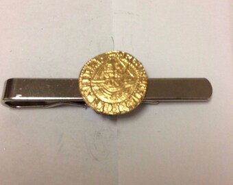 Elizabeth I Crown Coin WC48 Tie Pin With Chain or Stick pin Pewter perfect to a on to ties hats scarfs plenty of places to wear