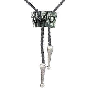 Spielkarten Asse TG353 Halskette Western Cowboy Krawatte Bola Bolo Tie Linie tanzender Cowboy Wilder Westen schwarz, zinn oder gold gefärbt