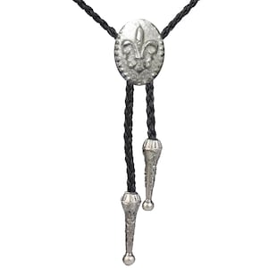 FT399 Camée fleur de lys 1,9 x 2,5 cm Collier Western Cowboy Cravate Bola Bolo Cravate unisexe danse cow-boy Far West