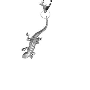 pp-a29 Lizard (Gecko) Fine English Pewter On a Sterling Silver 925 Trigger Clasp 925 hoop charm