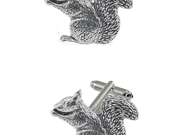 Gemelos de peltre inglés con diseño de ardilla sentada A35 para bodas, graduaciones, cruceros y trajes.