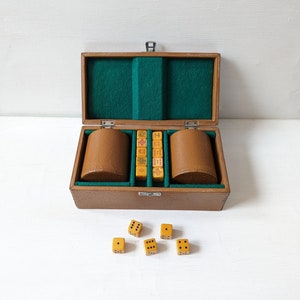 Vintage Poker Dice Leather Box Set With Butterscotch Bakelite Dice
