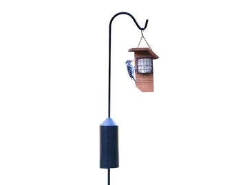 ML Suet Feeder with a pole and a baffle