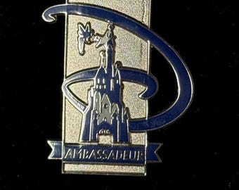 Disneyland París 2002, Embajador oficial, La celebración más feliz del mundo, Pin coleccionable de Disney