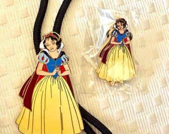 Figura de Blancanieves de Disney de 2004, con cordón y pin, exclusiva LE 2000, difícil de encontrar, impecable, sin usar.