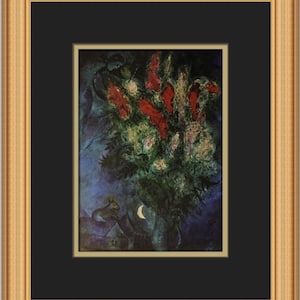 Pode incluir: Uma impressão emoldurada de uma pintura de Marc Chagall que retrata um vibrante buquê de flores vermelhas contra um céu noturno azul escuro. Uma lua crescente e um pequeno animal são visíveis no canto inferior direito.