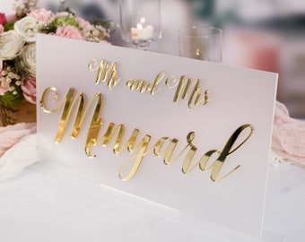 3D Mirrored Acrylic Wedding Head Table Mr Mrs Sign, Laser Cut Last Name Bride and Groom Newlywed Sweetheart Table Decor Gold Frosted Signage