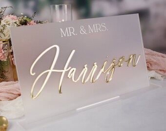 3D Mirrored Acrylic Wedding Head Table Mr Mrs Sign, Laser Cut Last Name Bride and Groom Newlywed Sweetheart Table Decor Gold Frosted Signage