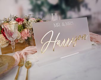 3D Mirrored Acrylic Wedding Head Table Mr Mrs Sign, Laser Cut Last Name Bride and Groom Newlywed Sweetheart Table Decor Gold Frosted Signage