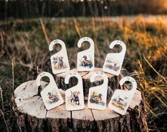 Set de letreros de hitos para bebés + separadores de armario, accesorios para bebé con temática de cazador de patos, ideas de regalo para baby shower de recién nacidos con el tema "Hola Mundo"