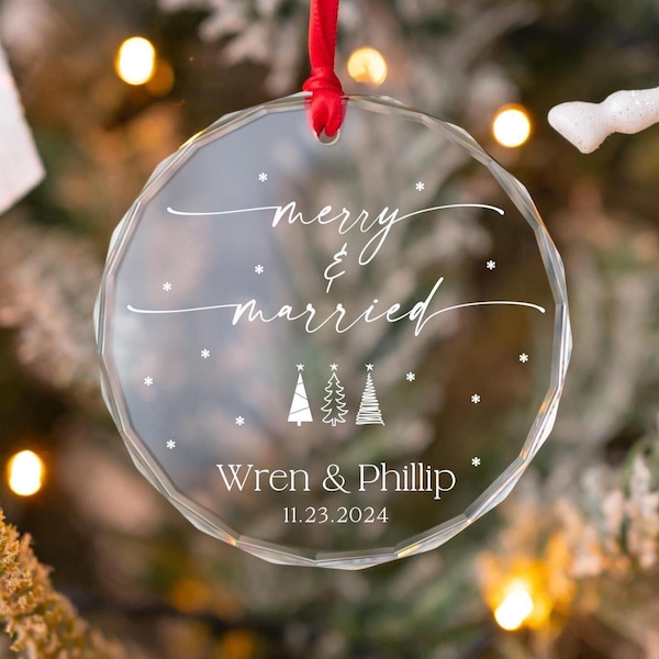 Regalo per il signor e la signora, Felice e Sposati, Il Nostro Primo Natale, Ornamento personalizzato in vetro di cristallo smussato, Regalo per le coppie di novelli sposi del 2024