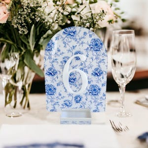 3D ARCH Acrylic Chinoserie Toile French Country Hydrangea Table Number Sign With Stands, Perspex Modern Calligraphy Table Numbers