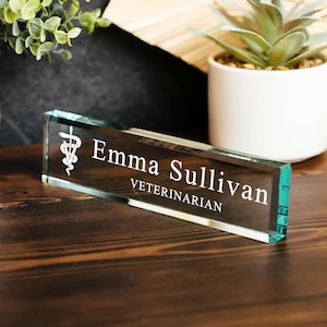 Veterinarian DVM Glass Office Desk Name Plate, Clear New Vet Animal Doctor Nameplate, Practitioner Appreciation Gift, Vet School Graduation