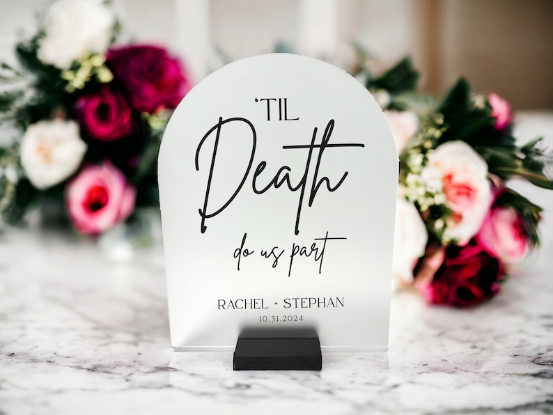 ARCH Til Death Do Us Part Wedding Gothic Moody Acrylic Sign, Personalized Names Halloween Themed Gothic Black Wedding Centerpiece Decor immagine 2