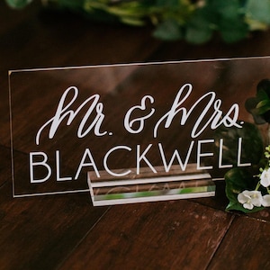 Mr and Mrs Table Signs Clear Glass Look Acrylic Head Table Sign With Stand, Perspex Bride Groom Table Top Sign Sweetheart Table Sign