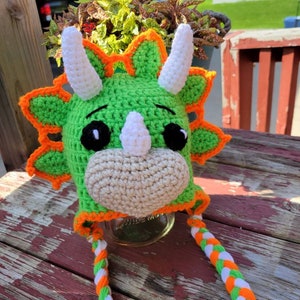Gorro de invierno de ganchillo de dinosaurio y triceratops. Gorro trenzado, gorro de calavera. Hecho a mano. Gorro de punto