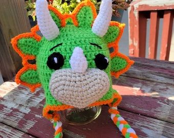 Gorro de invierno de dinosaurio, triceratops, tejido a crochet. Gorro trenzado, gorro de calavera. Hecho a mano. Gorro de punto.