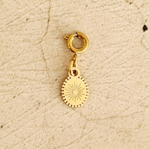 Gold-tone stainless steel mini charms Médaille