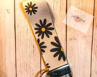 Daisy Faux Leather Keyfob Wristlet; Keyfob; Wristlet; Leather Wristlet; Daisies; Daisy Keychain