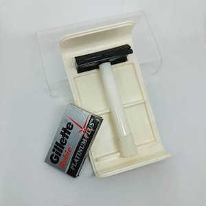 Vintage Travel Bakelite Safety Razor &quot;news-1&quot; in Original Case USSR 1970&#39;s Vintage Razor Vintage accessory