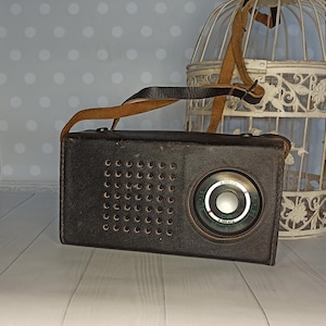 Radio portátil Selga 405 con funda de cuero MW / LW Radio Transistor SELGA 405 Decoración del hogar Era 1970s