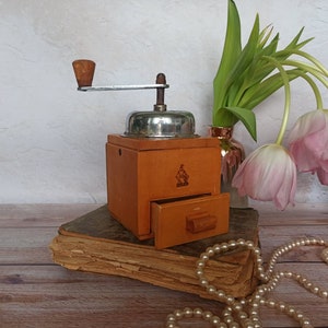 Vintage Wooden Coffee Grinder Germany metal Pepper Mill Retro kitchen Vintage Decor old GDR mechanical coffee grinder