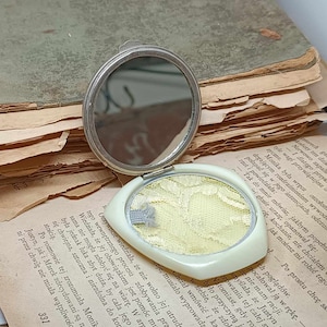 Scatola per cipria vintage compatta "Riga" con specchio regalo per lei Scatola per cipria URSS da collezione cosmetica compatta a specchio