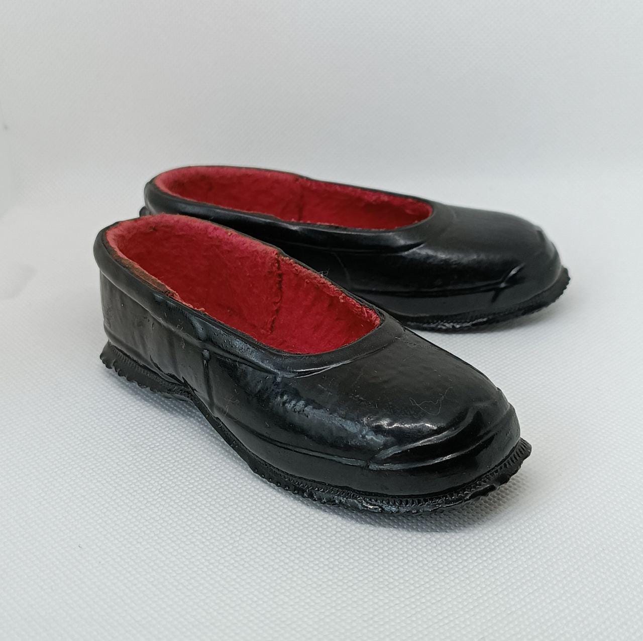Ausstellung für Alte Auropäische Puppen Antique Doll Galoshes Rare Find Museum Exhibit USSR Doll Rubber