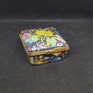 Miniature vintage porcelain jewellery box  Porcelain pillbox Vintage home decor trinket box