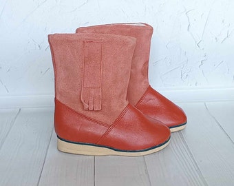 Botas de cuero para niños Botas rojas de invierno vintage para niñas Zapatos para niños de la URSS Ropa vintage para una sesión de fotos Decoración de la habitación para niños