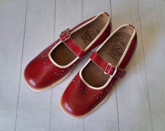 Sandálias infantis vintage Sapatos de couro vintage Sapatos infantis da URSS Botas retrô Decoração vintage Decoração de quarto infantil Sapatos de bebê antigos
