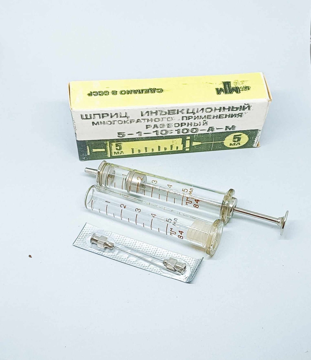 Vintage syringe set in a metal holder Russian USSR era shops soviet union medicine authentic sample rare original collection old pharmacy item