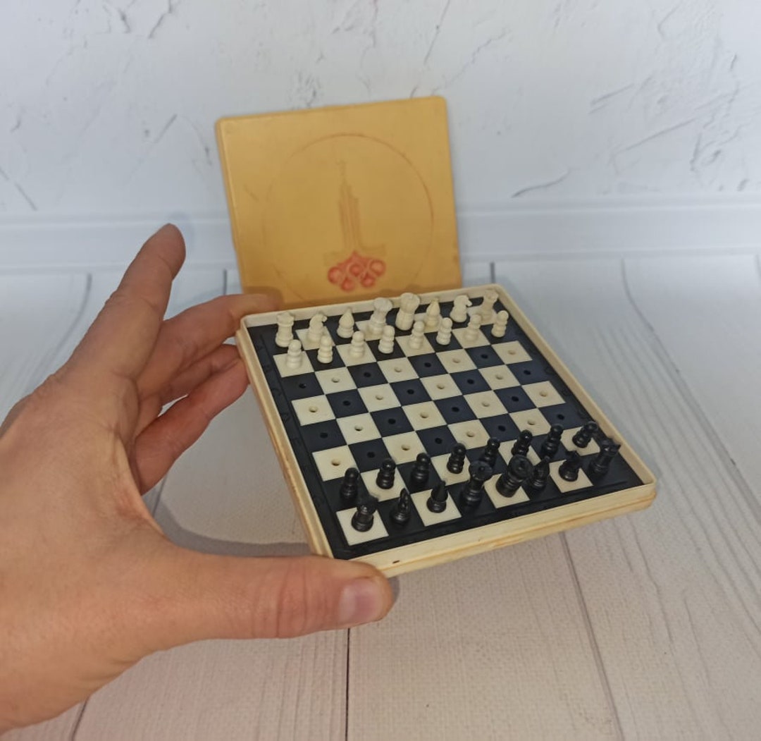 Rare ! Vintage Pocket Chess Set 1980 Olympics Mini Travel Chess